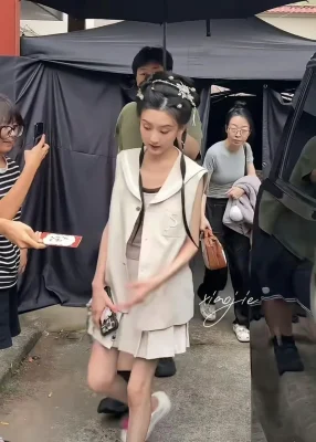 【独家】宋祖儿新剧路透惊现"纸片人"身材！粉丝心疼：瘦到骨头都硌手了